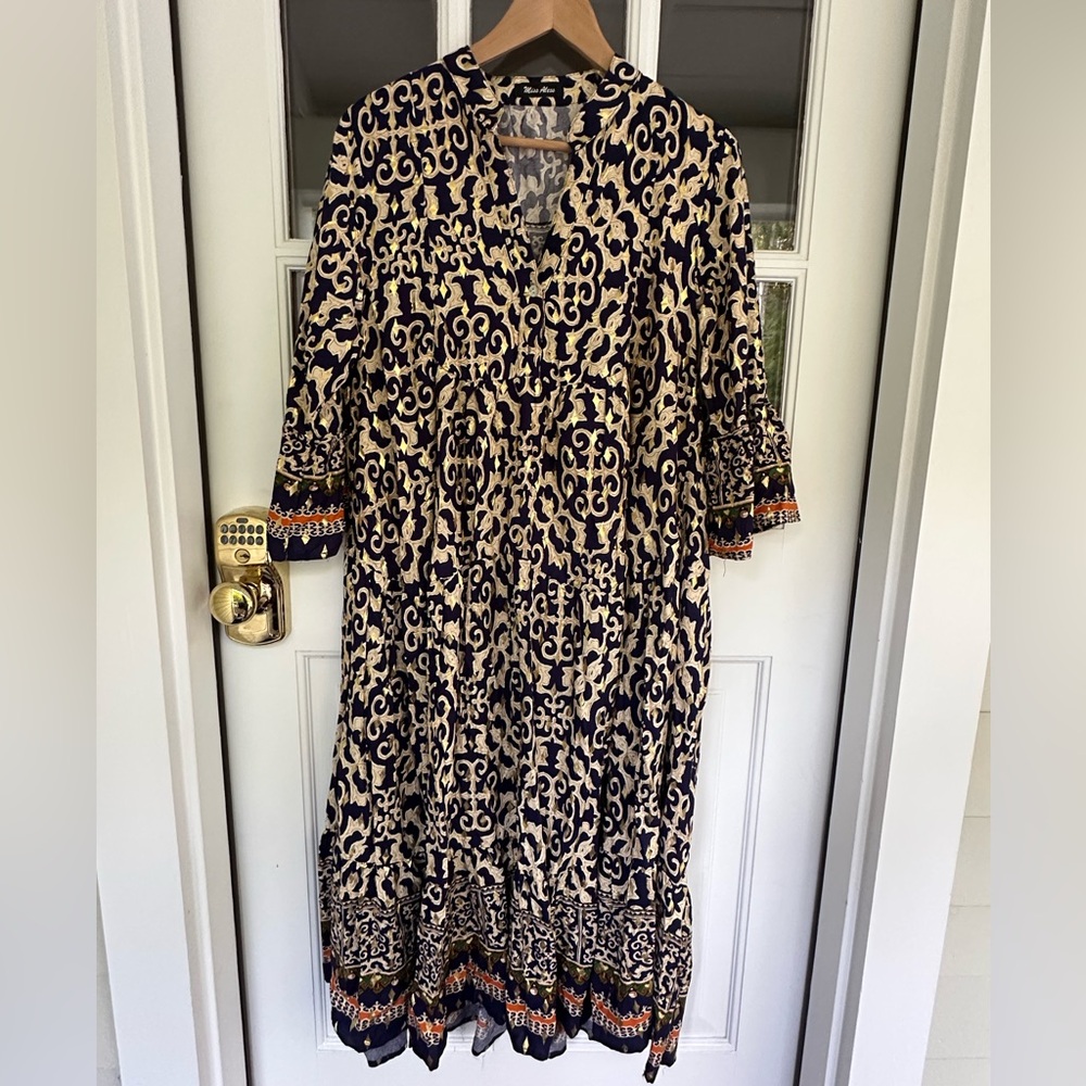 Elegant Black and Cream Patterned Dress